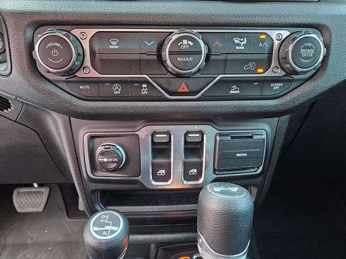 Used 2025 Jeep Wrangler Sport image 14