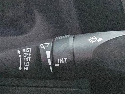 Used 2018 Toyota Corolla LE FWD image 10