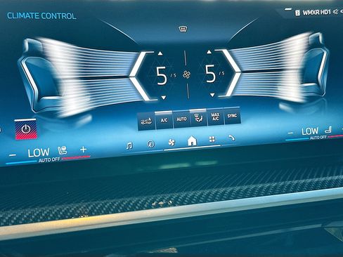 Used 2024 BMW X5 M60i image 16