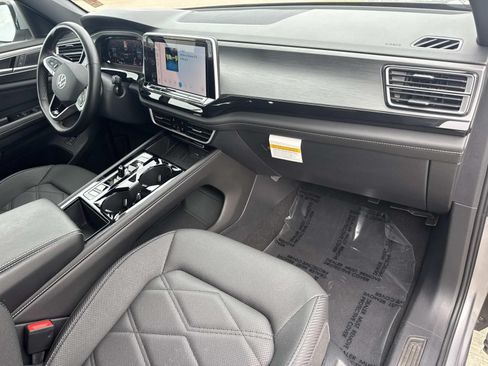 Used 2025 Volkswagen Atlas Cross Sport SE FWD image 10