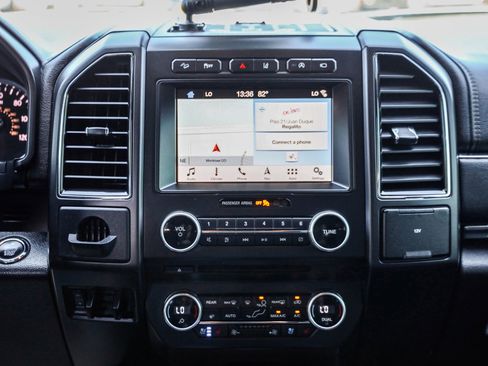 Used 2018 Ford Expedition Limited w/ Equipment Group 302A AWD/4WD image 17