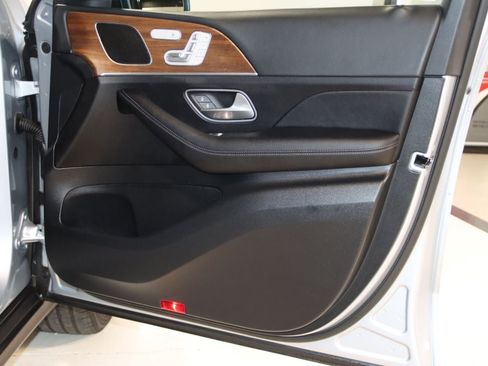 Used 2025 Mercedes-Benz GLE 350 4MATIC w/ Winter Package image 62
