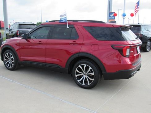 Certified 2025 Ford Explorer ST-Line w/ Premium Package RWD image 5