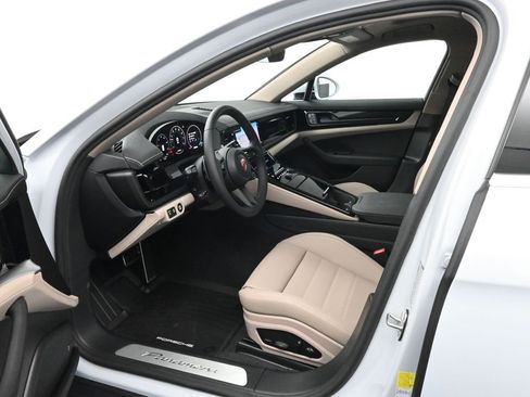 Used 2026 Porsche Panamera image 4