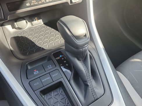 Certified 2025 Toyota RAV4 XLE w/ Convenience Package FWD image 30
