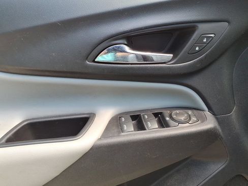 Used 2019 Chevrolet Equinox LS w/ LS Convenience Package FWD image 11