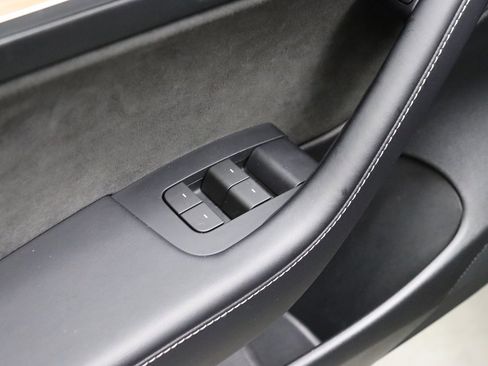 Used 2023 Tesla Model 3 Standard Range image 36