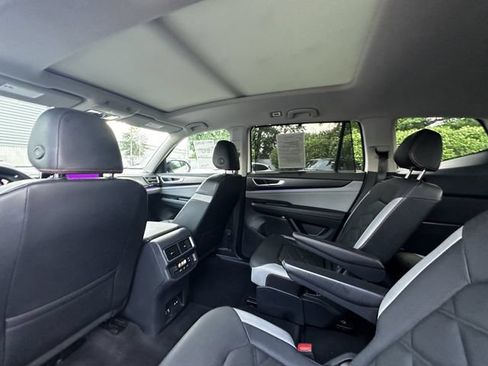 Used 2024 Volkswagen Atlas Peak Edition SE AWD/4WD image 18
