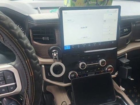 Used 2024 Ford Expedition Max Limited image 10