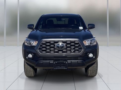 Used 2022 Toyota Tacoma TRD Off-Road image 9