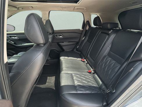 Used 2023 Nissan Rogue Platinum w/ Platinum Premium Package FWD image 17