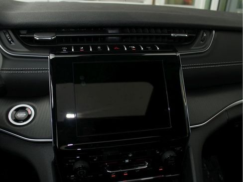 New 2025 Jeep Grand Cherokee Laredo X w/ Luxury Tech Group I image 17