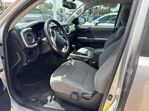 Used 2017 Toyota Tacoma SR5 w/ Tow Package RWD image 6