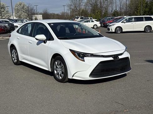 Used 2025 Toyota Corolla LE image 1