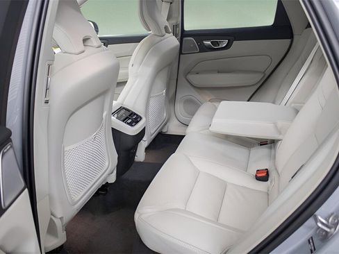 New 2025 Volvo XC60 B5 Ultra w/ Climate Package image 20