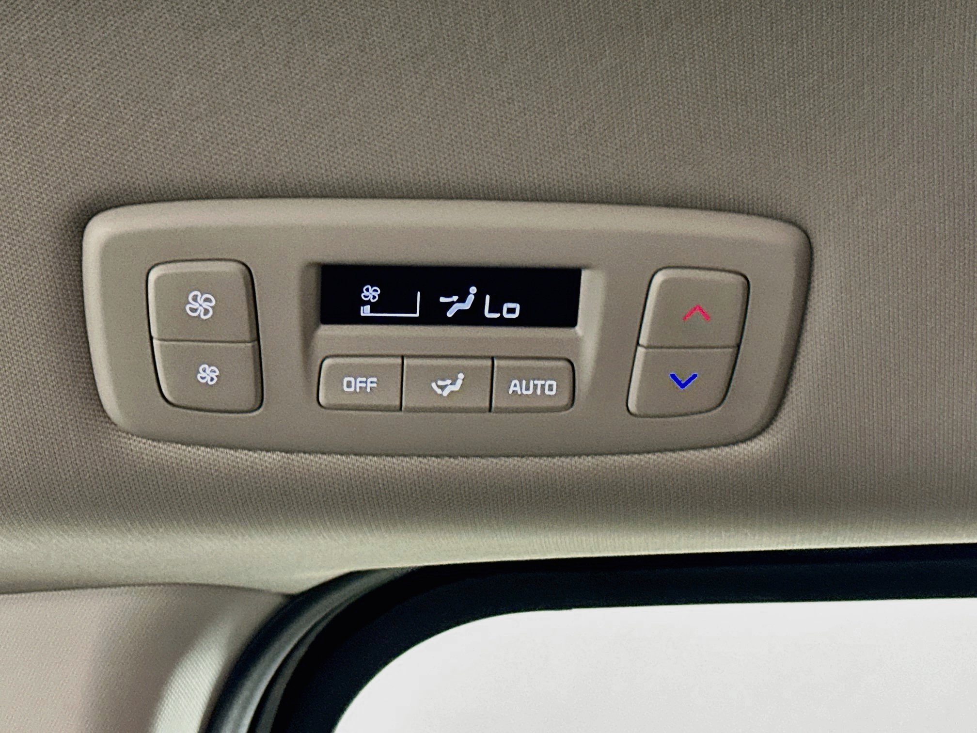Used 2026 Kia Carnival FWD image 28