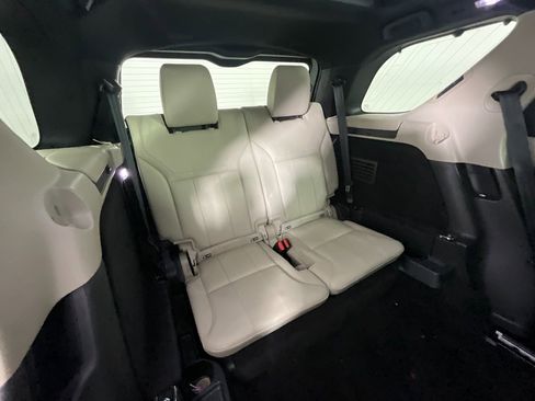Certified 2020 Land Rover Discovery Landmark image 25