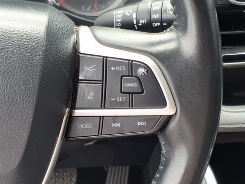 Used 2022 Toyota Highlander LE AWD/4WD image 20