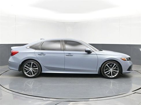 Used 2022 Honda Civic Touring image 11