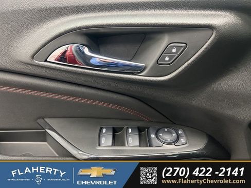 Used 2025 Chevrolet Trax RS image 21