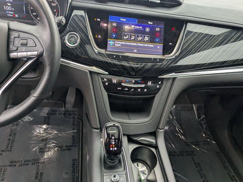 Used 2025 Cadillac XT6 Premium Luxury image 16