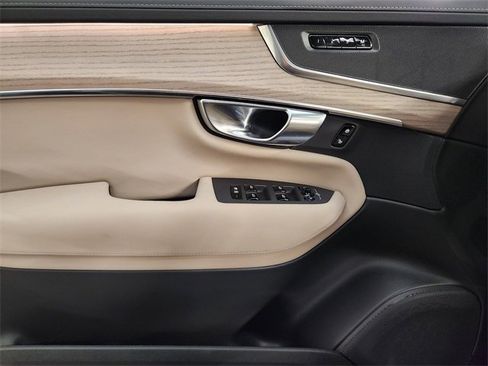 New 2026 Volvo XC90 B5 Plus w/ Protection Package Premier image 24
