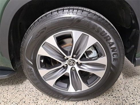 Used 2023 Toyota Highlander XLE image 8