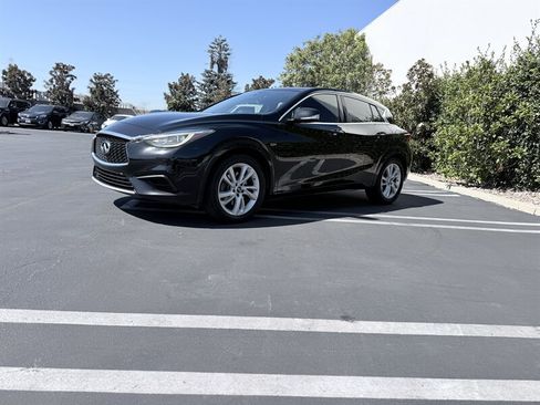 Used 2018 INFINITI QX30 FWD image 5