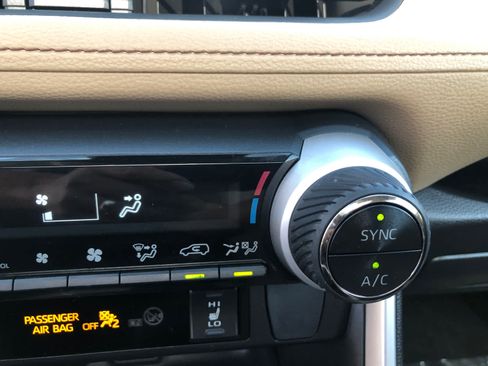 Used 2019 Toyota RAV4 XLE w/ Convenience Package AWD/4WD image 16