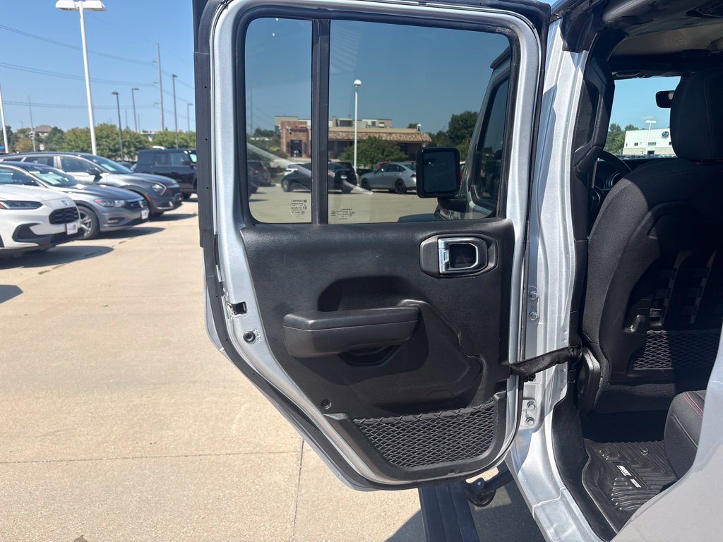 Used 2022 Jeep Gladiator Rubicon w/ Cold Weather Group AWD/4WD image 33