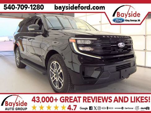 Used 2025 Ford Expedition Active AWD/4WD image 1