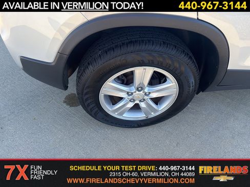 Certified 2022 Chevrolet Trax LT w/ LT Convenience Package image 44