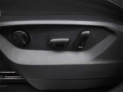 Certified 2024 Volkswagen Atlas Cross Sport SE image 33