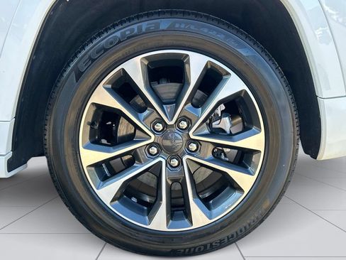 Used 2023 Jeep Grand Cherokee Overland w/ Advanced Protech Group III AWD/4WD image 9