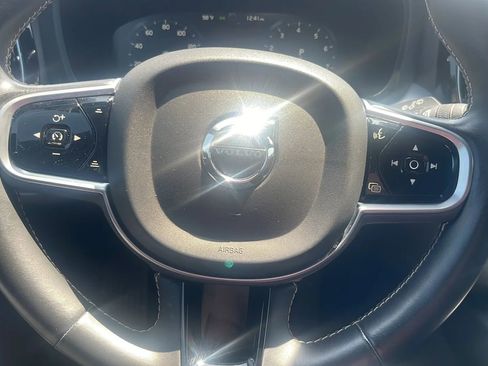Used 2020 Volvo XC60 T5 Momentum FWD image 12