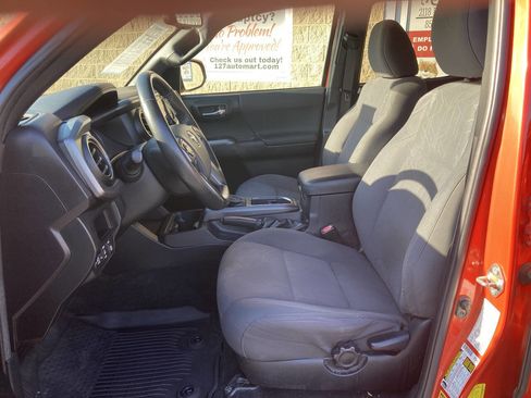 Used 2017 Toyota Tacoma TRD Off-Road image 18