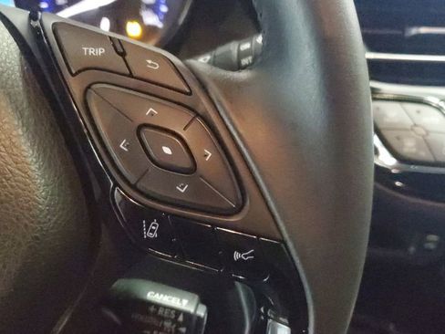 Used 2021 Toyota C-HR XLE image 28