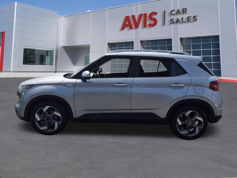 Used 2025 Hyundai Venue SEL FWD image 10