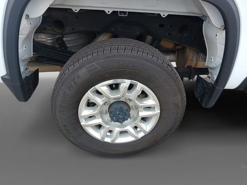 Used 2024 Chevrolet Silverado 2500 LT image 30