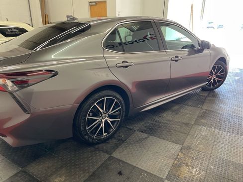 Used 2021 Toyota Camry SE image 12