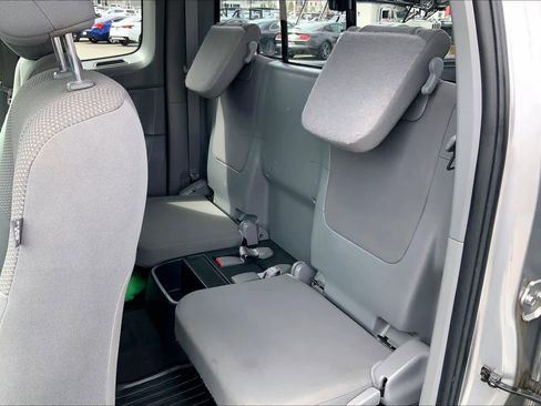 Used 2015 Toyota Tacoma 4x4 Access Cab w/ Convenience Package image 19