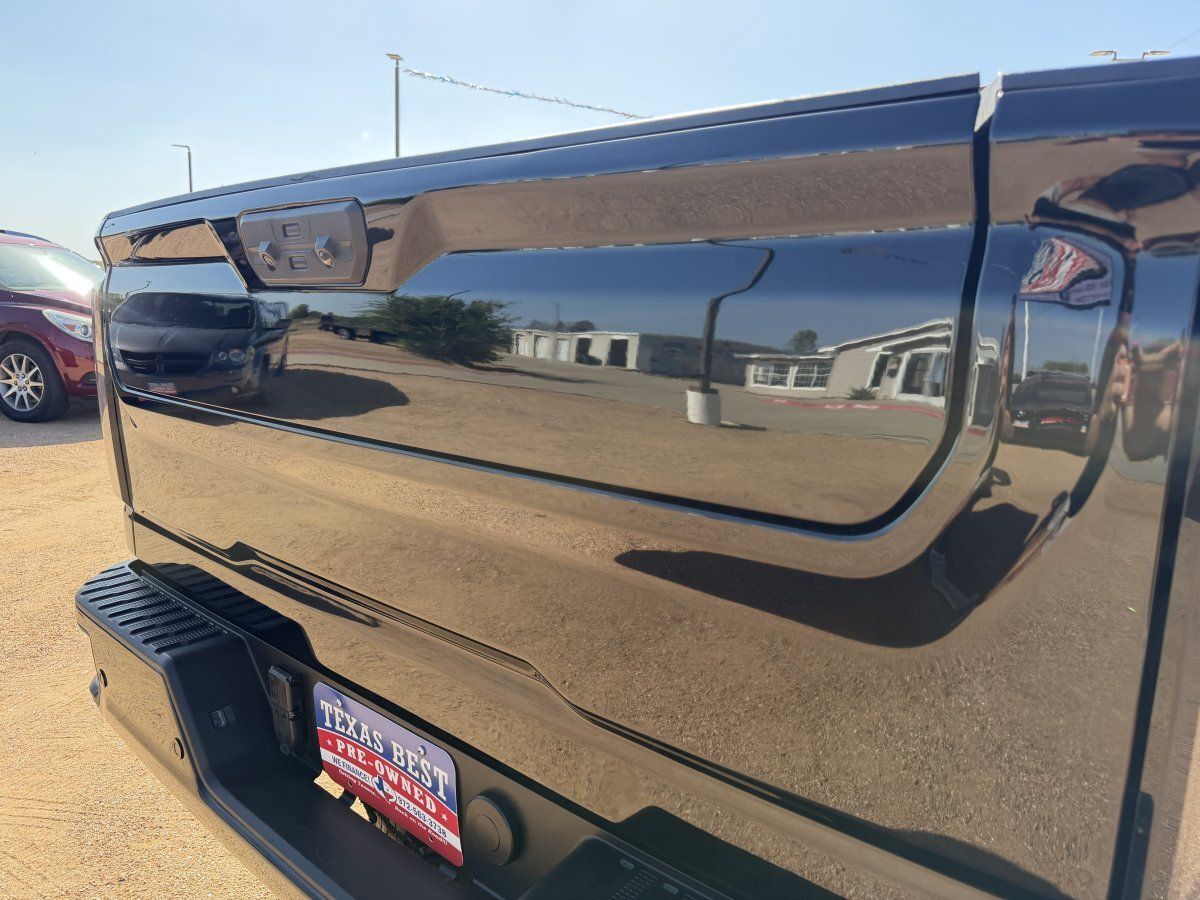 Used 2024 GMC Sierra 2500 AT4 w/ AT4 Premium Plus Package AWD/4WD image 18