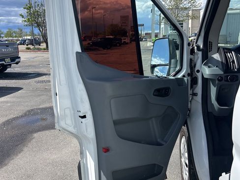 Used 2017 Ford Transit 350 XLT image 5