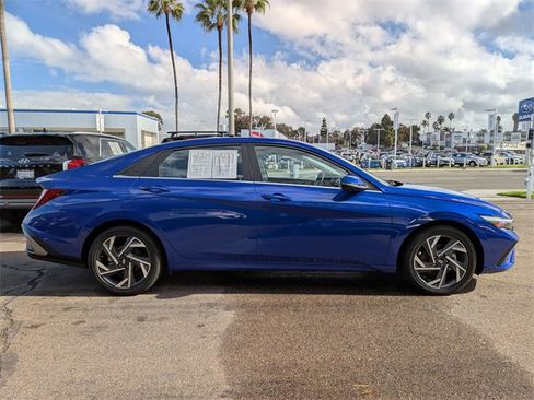 Used 2025 Hyundai Elantra Limited image 5