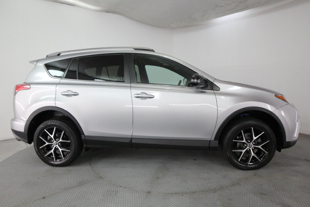 Used 2017 Toyota RAV4 SE AWD/4WD image 5