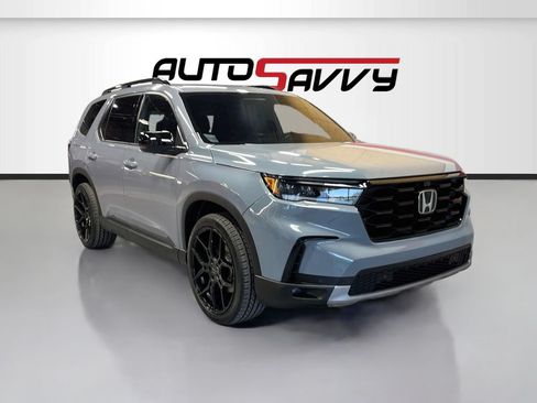 Used 2025 Honda Pilot Black Edition image 1