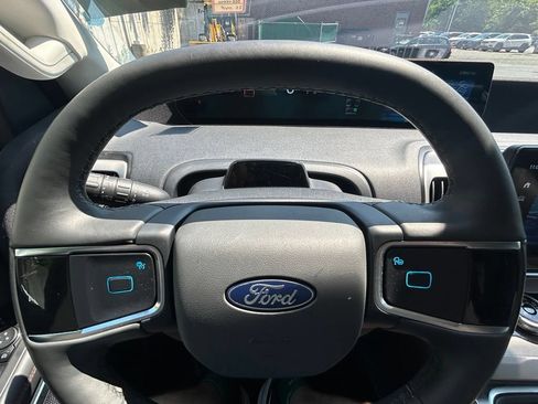 Used 2025 Ford Expedition Active AWD/4WD image 16