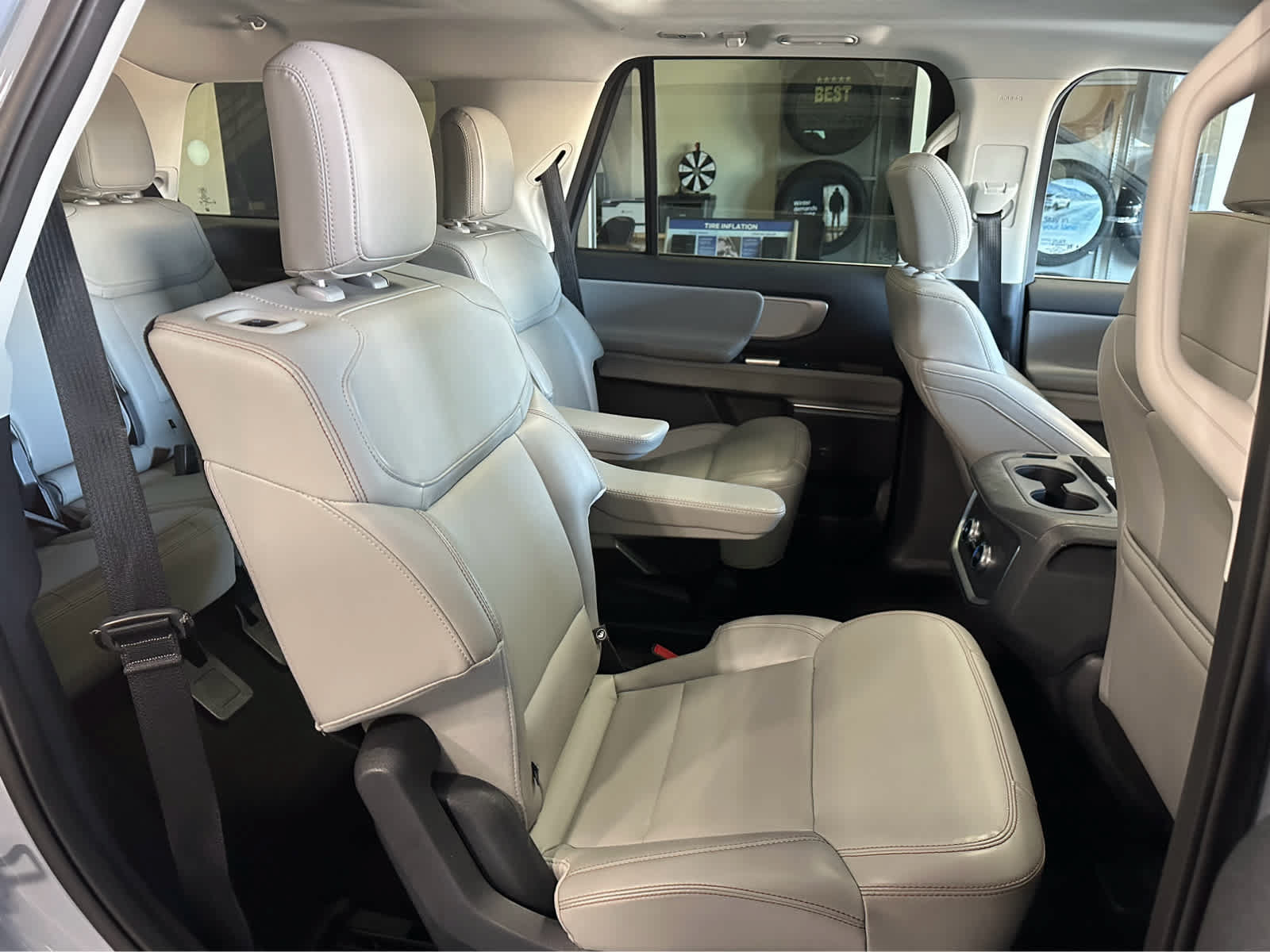Certified 2025 Ford Expedition Active AWD/4WD image 44