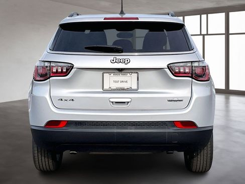 Used 2024 Jeep Compass Latitude image 5