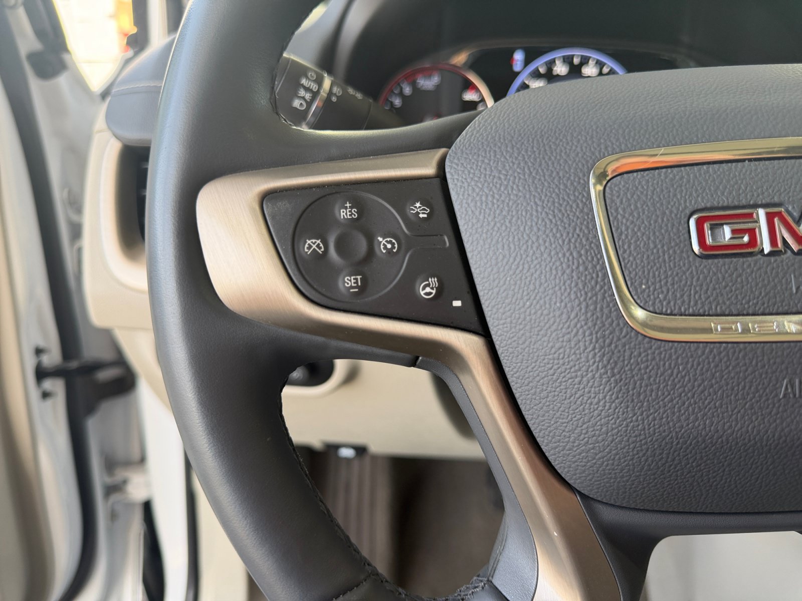 Used 2024 GMC Terrain Denali w/ Denali Premium Package AWD/4WD image 14